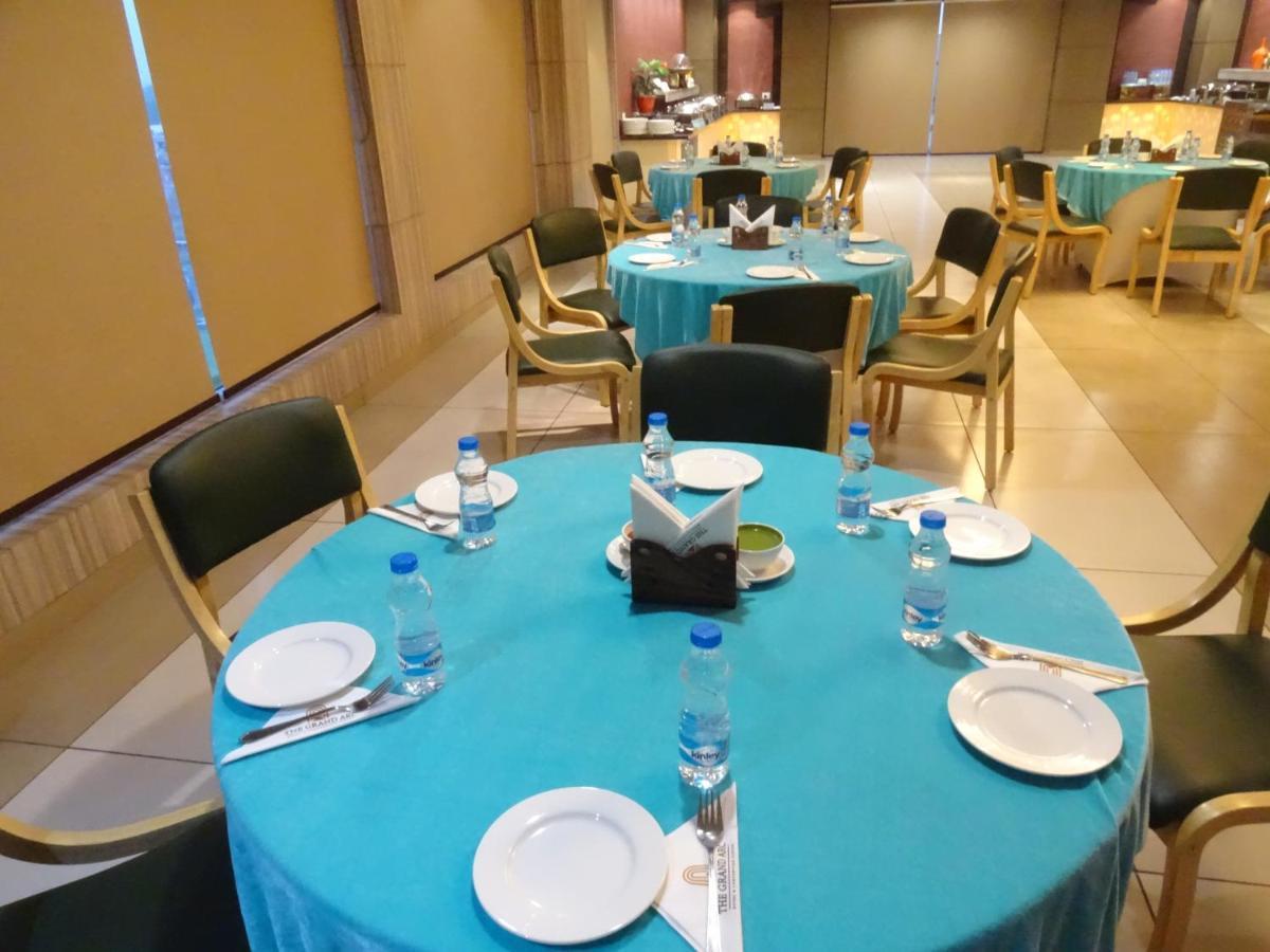 Shahjahanpur The Grand Arc Hotel & Convention Centre מראה חיצוני תמונה