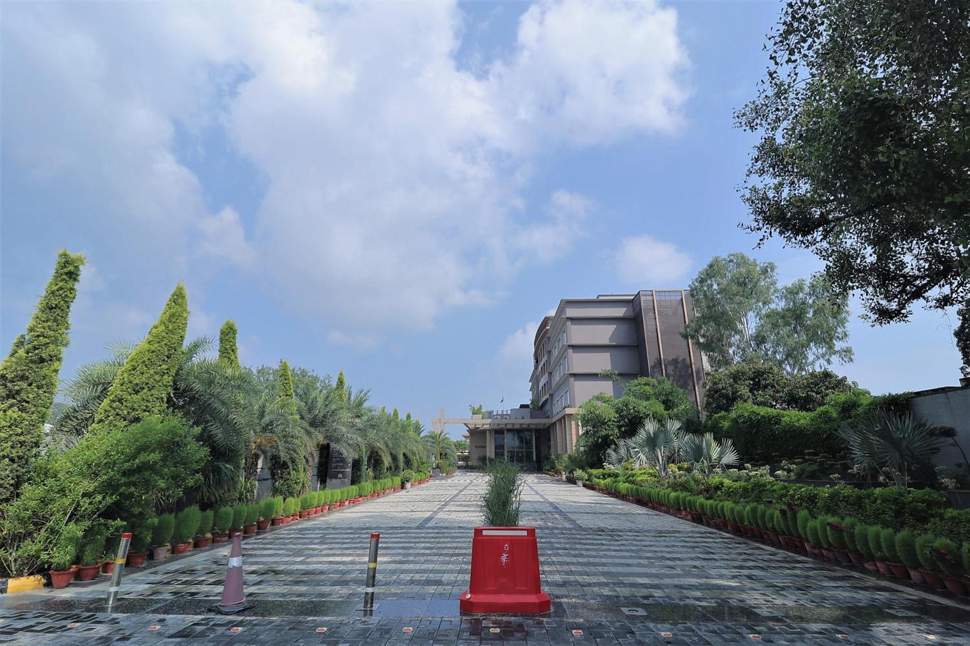 Shahjahanpur The Grand Arc Hotel & Convention Centre מראה חיצוני תמונה